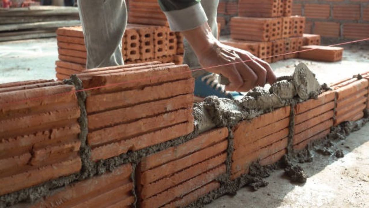 Qual é o passo a passo para construir uma casa?