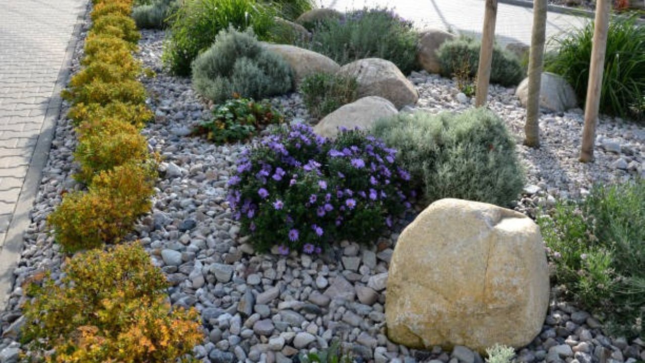 Decoração de Jardim com Pedras: Beleza Natural e Praticidade ao Seu Alcance