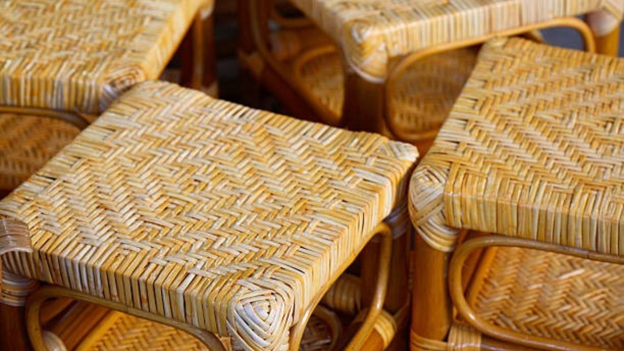 Como decorar um apartamento pequeno com móveis de madeira ecológica?