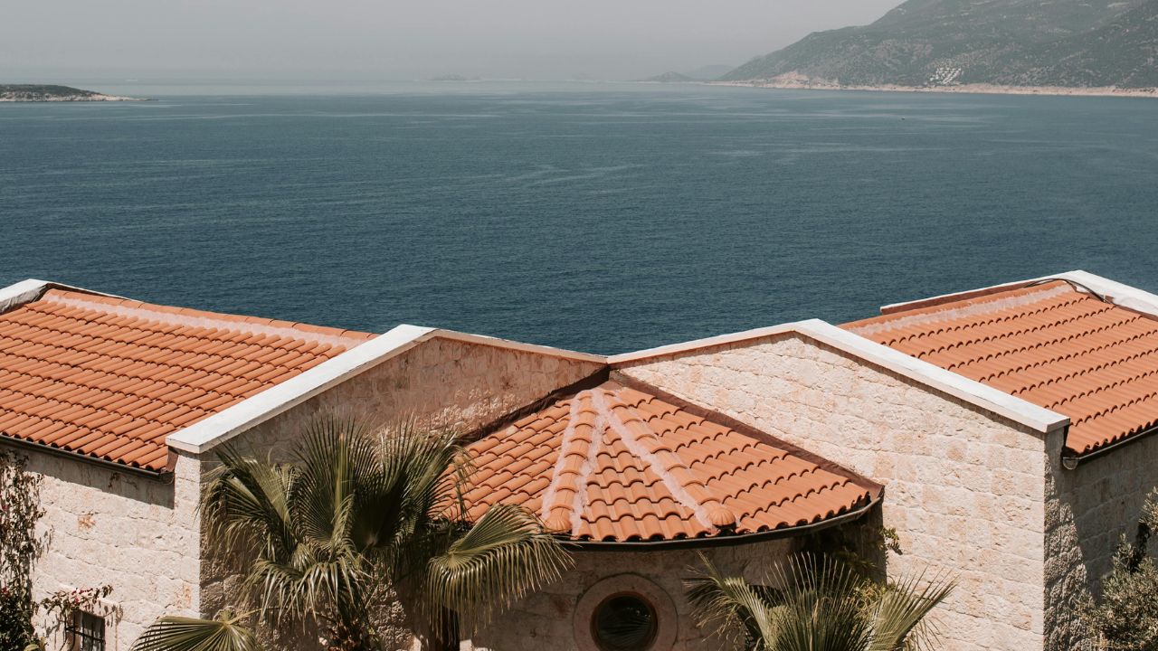 Quais são os tipos de telhados que podem ser usados em uma casa de praia?